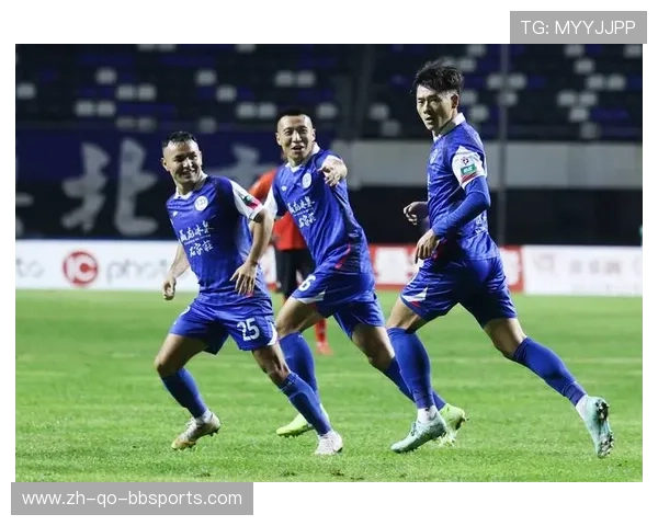 足球比赛中的前场进攻与后场支援